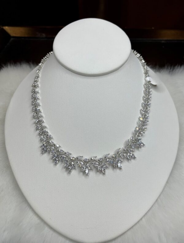 2930 NECKLACE