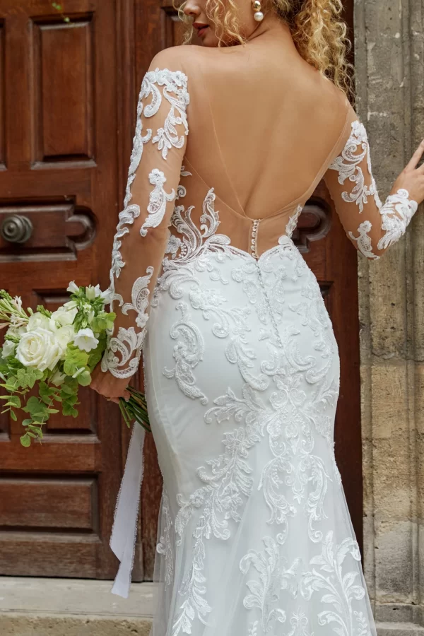 D3916 wedding gown back