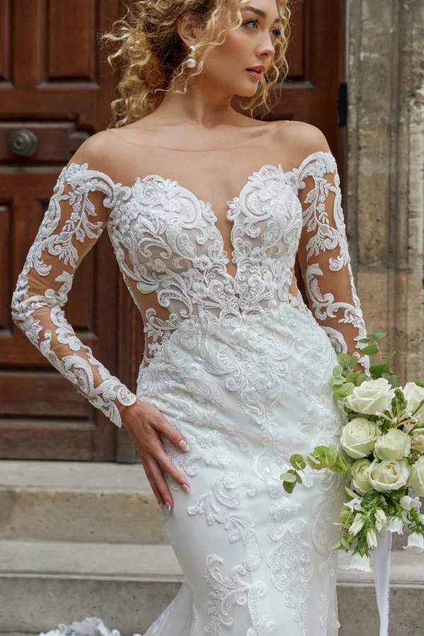 D3916 wedding gown close up of top and sleeves