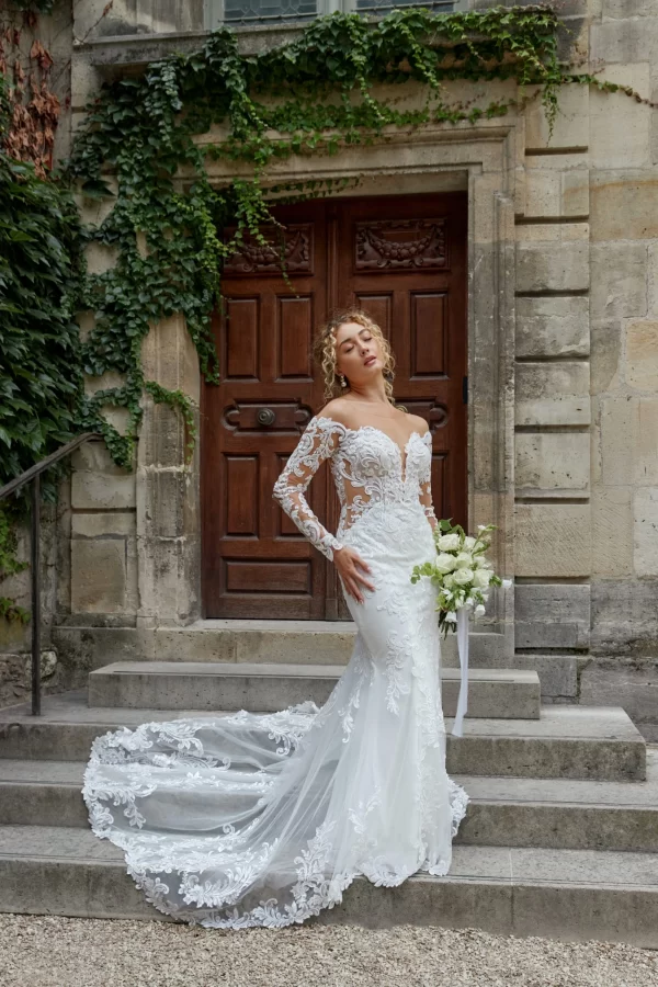 D3916 wedding gown front