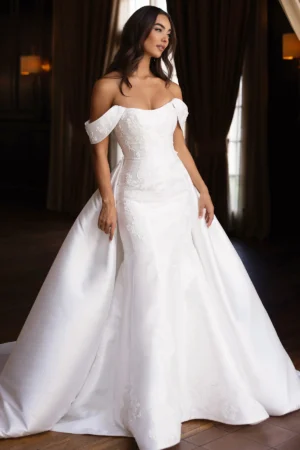D4493 Essense of Australia wedding dress with detachable skirt and sleeves